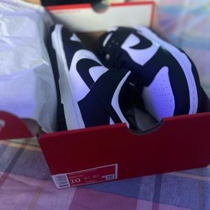 BRAND NEW!! Nike panda dunks size 10 in men’s